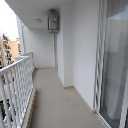 San Pawl Apartment *